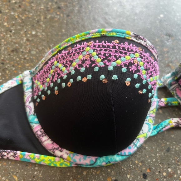 Victoria secret embroidered bikini top - Picture 7 of 7